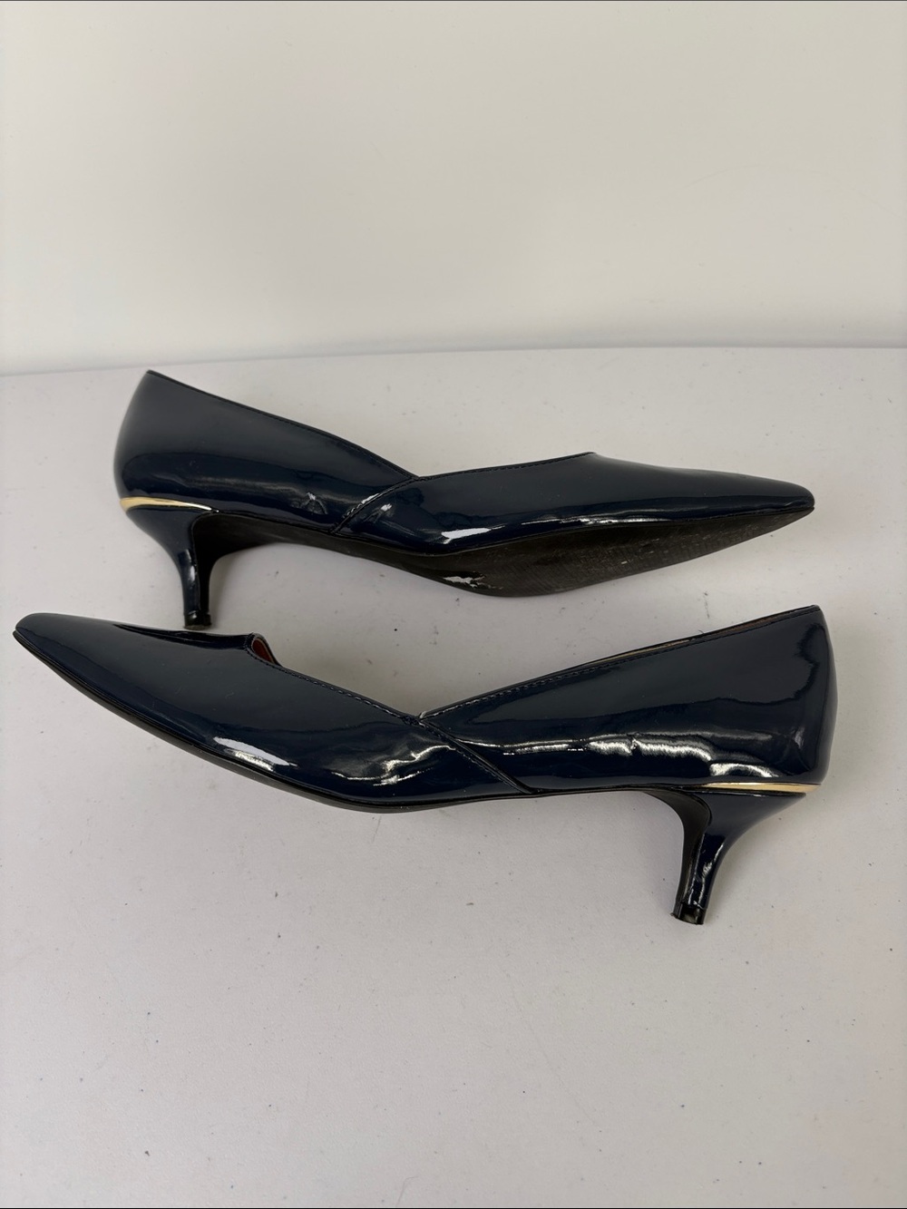 🥿 Calvin Klein Navy Patent Pointed-Toe Kitten Heels